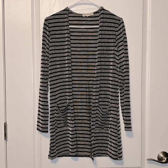 ABOVE AND BEYOND CARDIGAN SIZE SMALL - Picture 1 of 3